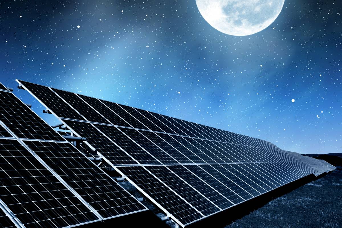 Do Solar Panels Work at Night? - Green Energy Future